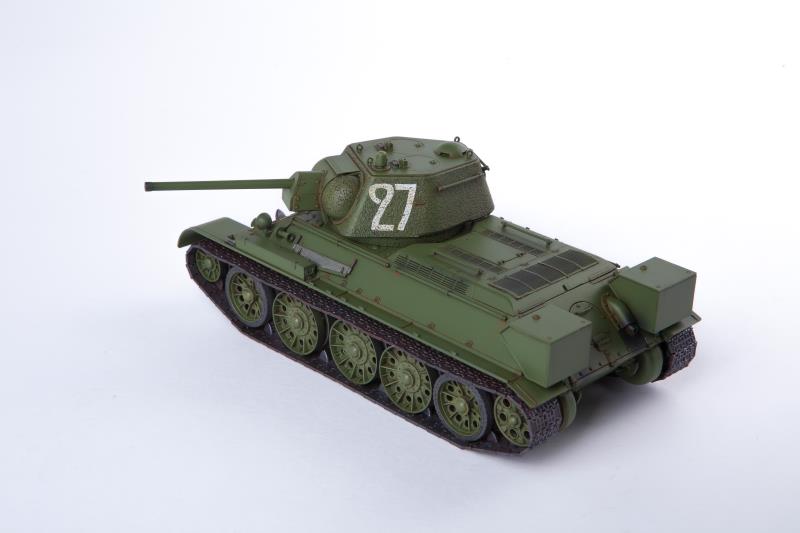 Academy 1/35 USSR T-34/76 "No.183 Factory Production" - Click Image to Close