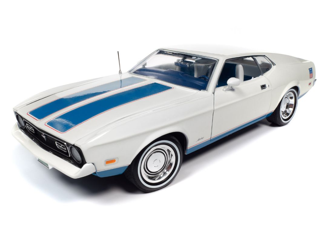 American Muscle 1/18 1972 Ford Mustang Fastback - White