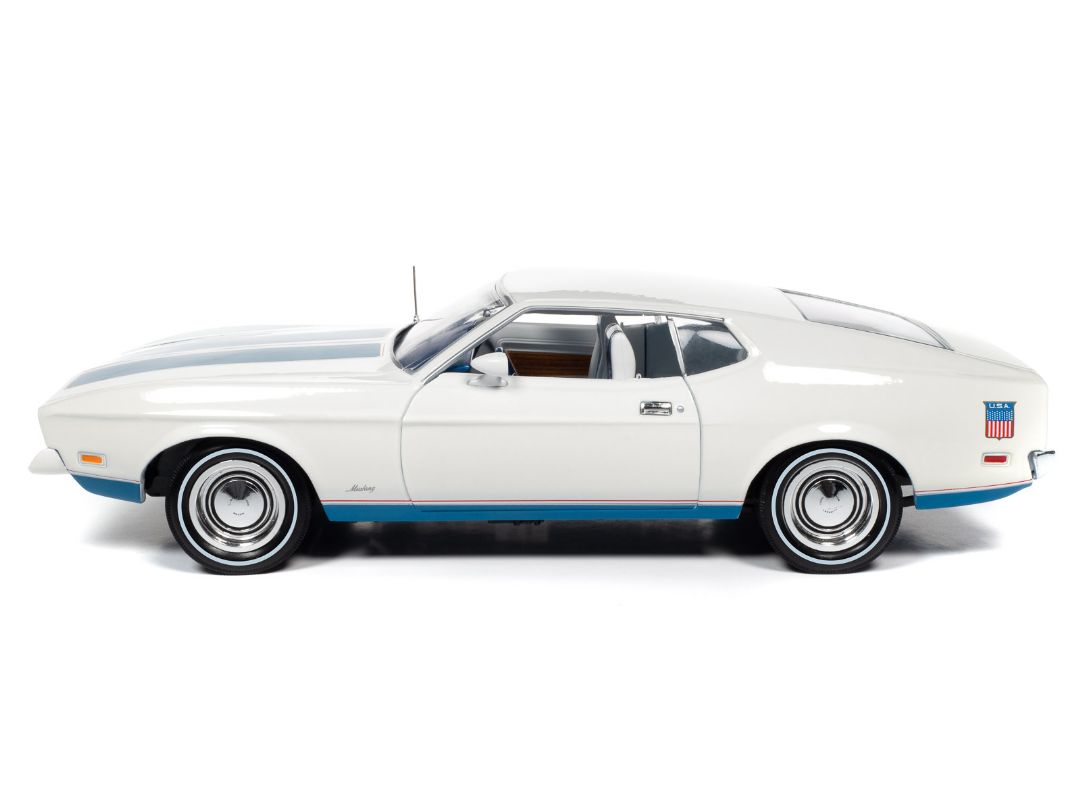 American Muscle 1/18 1972 Ford Mustang Fastback - White - Click Image to Close