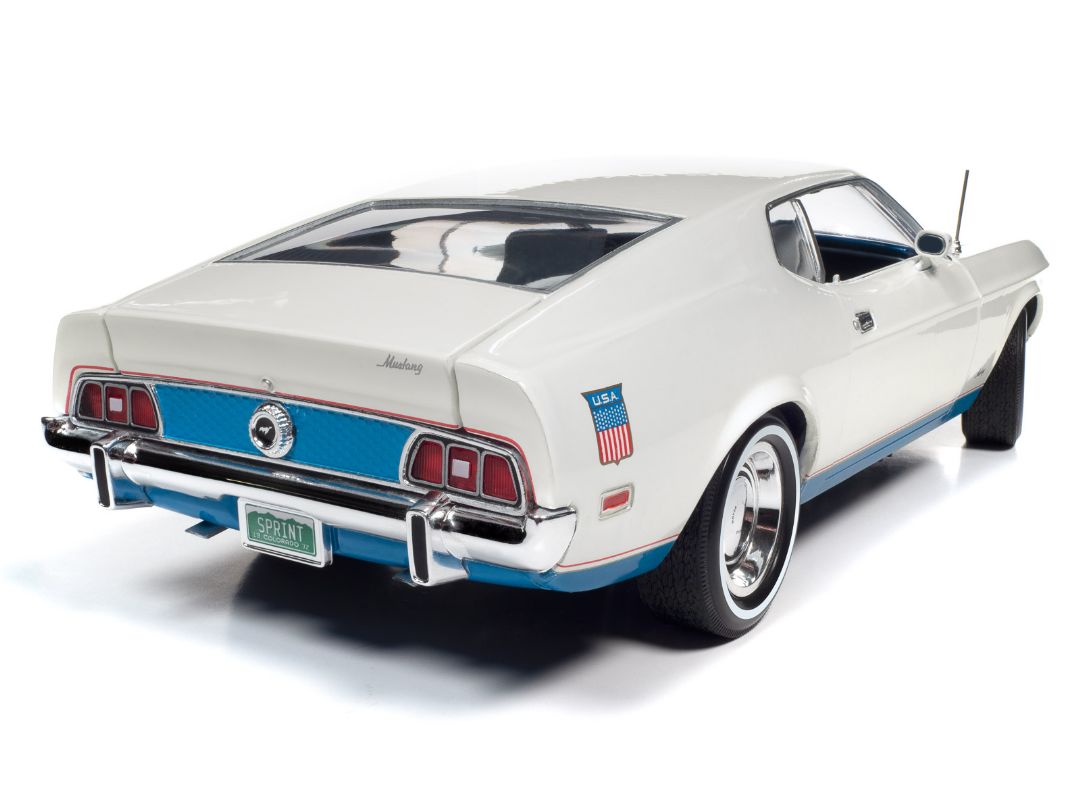 American Muscle 1/18 1972 Ford Mustang Fastback - White - Click Image to Close