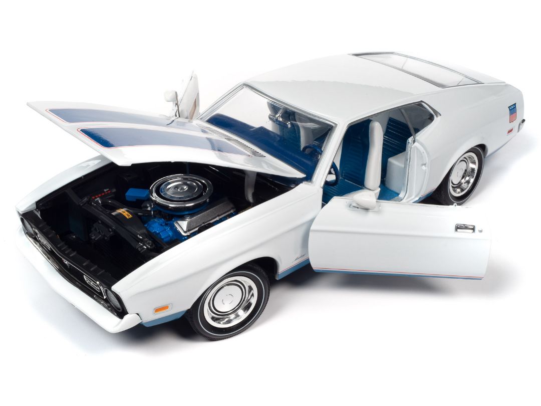 American Muscle 1/18 1972 Ford Mustang Fastback - White - Click Image to Close