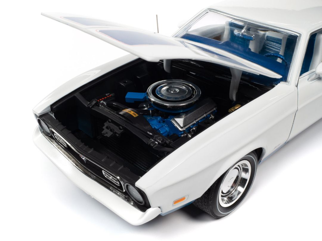 American Muscle 1/18 1972 Ford Mustang Fastback - White