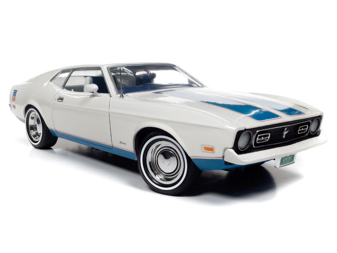 American Muscle 1/18 1972 Ford Mustang Fastback - White - Click Image to Close