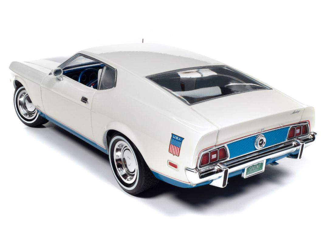 American Muscle 1/18 1972 Ford Mustang Fastback - White - Click Image to Close