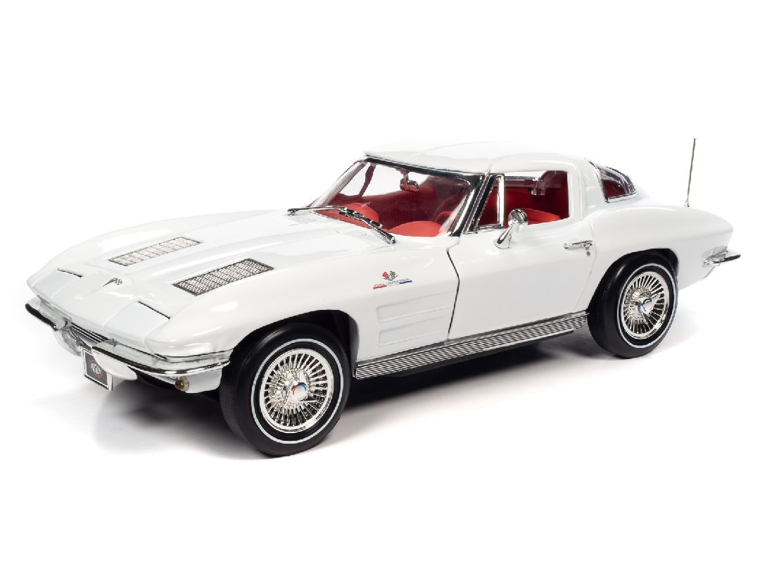 American Muscle 1/18 1963 Chevrolet Corvette Coupe- Ermine White