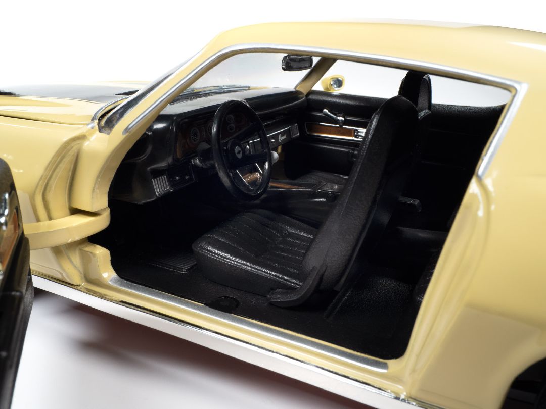 American Muscle 1/18 1972 Chevrolet Camaro Z/28 RS -Cream Yellow