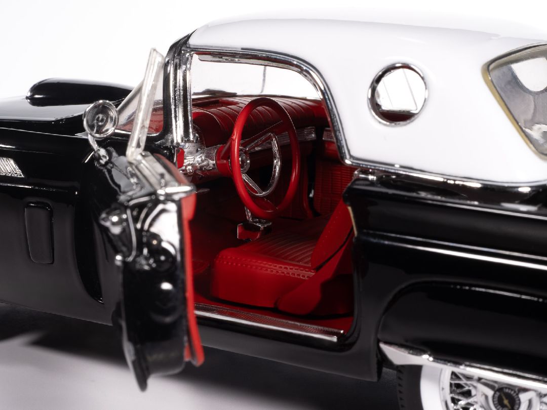 American Muscle 1/18 1957 Ford Thunderbird Roadster