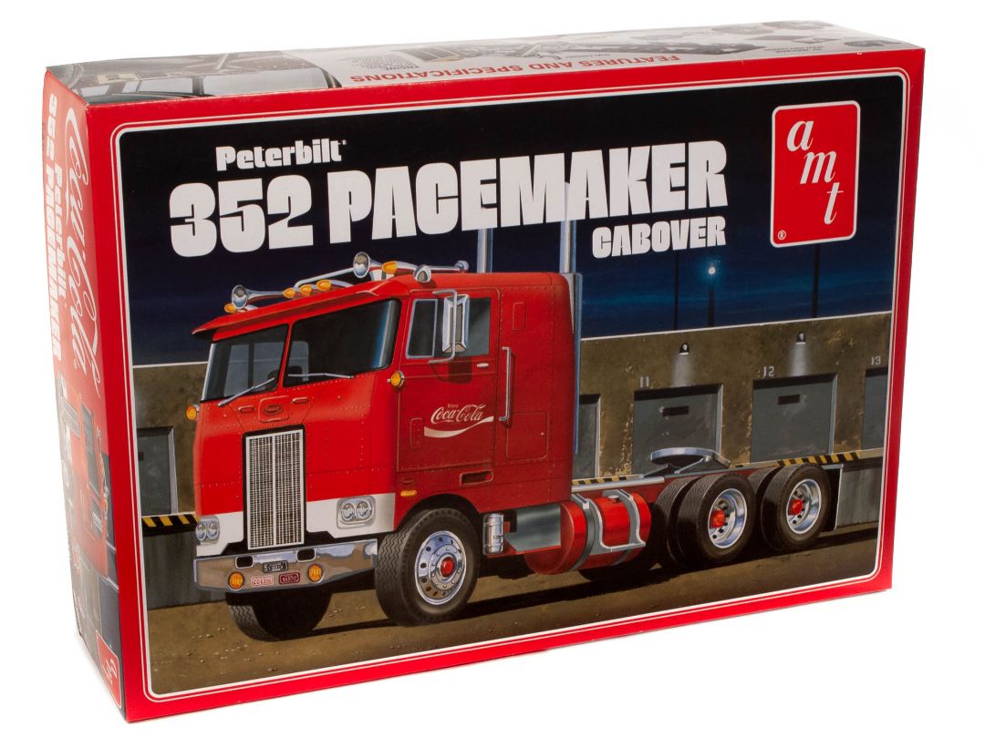 AMT Peterbilt 352 Pacemaker Cabover 1/25 Model Kit (Level 3)