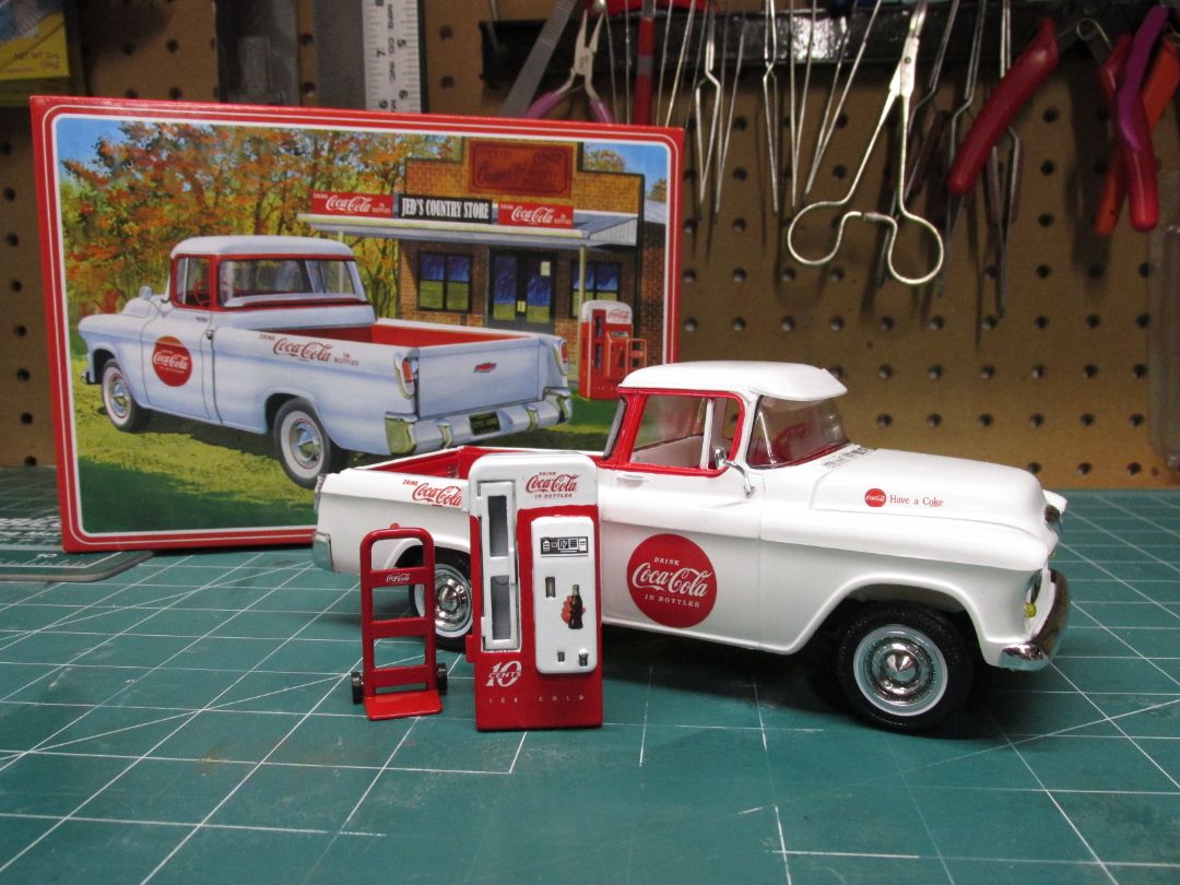 AMT 1955 Chevy Cameo Pickup (Coca-Cola) 1/25 Model Kit - Click Image to Close