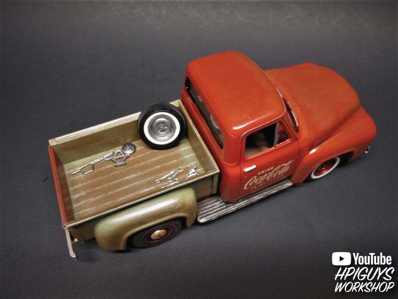 AMT 1953 Ford Pickup (Coca-Cola) 1/25 Model Kit (Level 3)