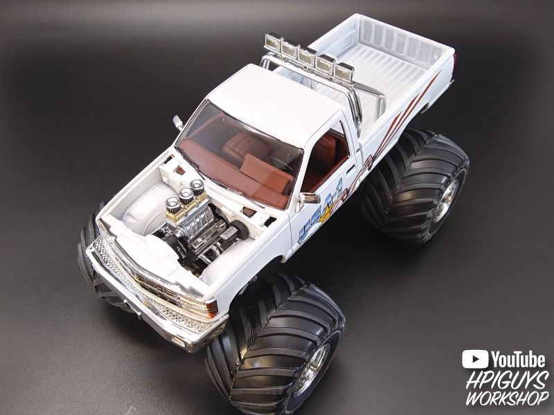 AMT USA-1 Chevy Silverado Monster Truck 1/25 Model Kit (Level 2) - Click Image to Close