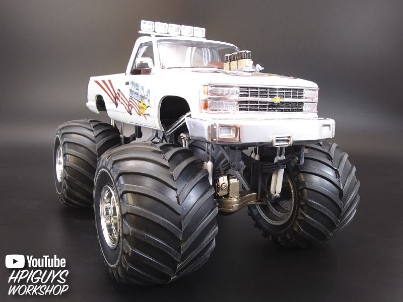AMT USA-1 Chevy Silverado Monster Truck 1/25 Model Kit (Level 2) - Click Image to Close