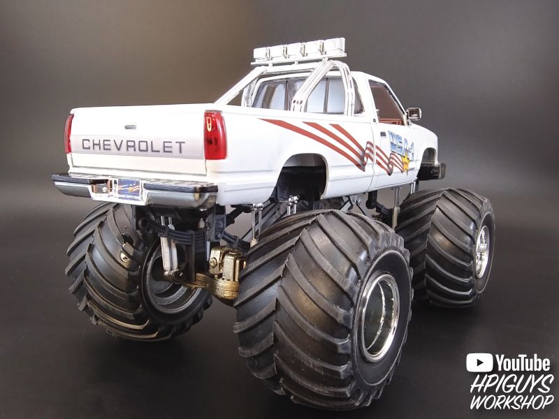 AMT USA-1 Chevy Silverado Monster Truck 1/25 Model Kit (Level 2) - Click Image to Close