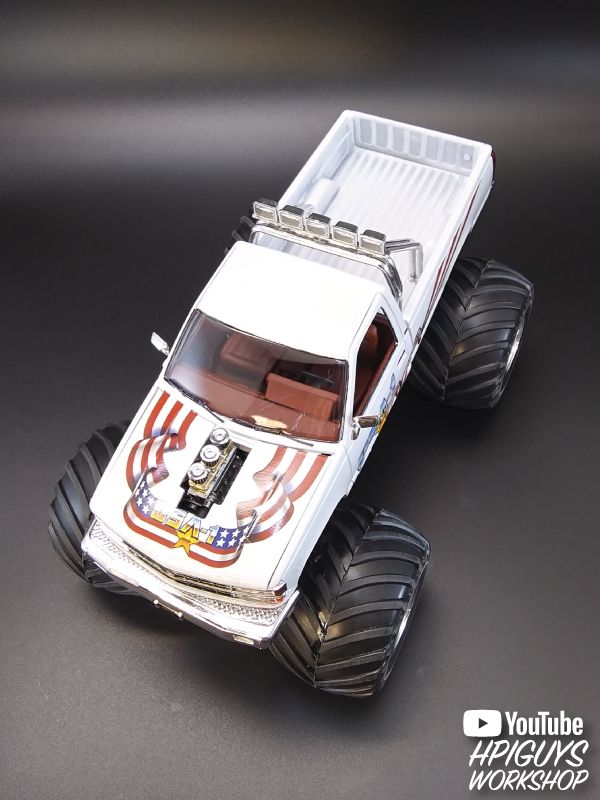 AMT USA-1 Chevy Silverado Monster Truck 1/25 Model Kit (Level 2) - Click Image to Close