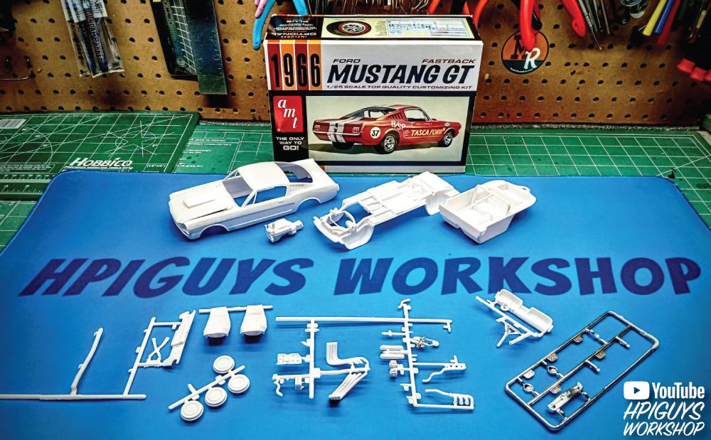 AMT 1966 Ford Mustang Fastback 2+2 1/25 Model Kit (Level 2)