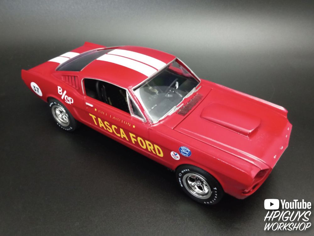 AMT 1966 Ford Mustang Fastback 2+2 1/25 Model Kit (Level 2)