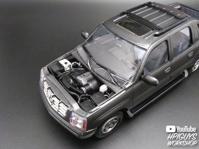 AMT 1/25 Scale 2005 Cadillac Escalade EXT - Click Image to Close