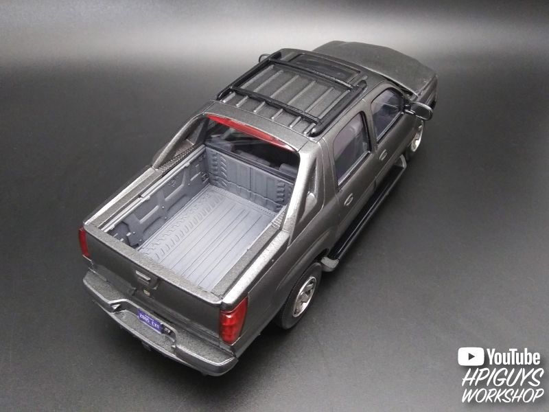 AMT 1/25 Scale 2005 Cadillac Escalade EXT