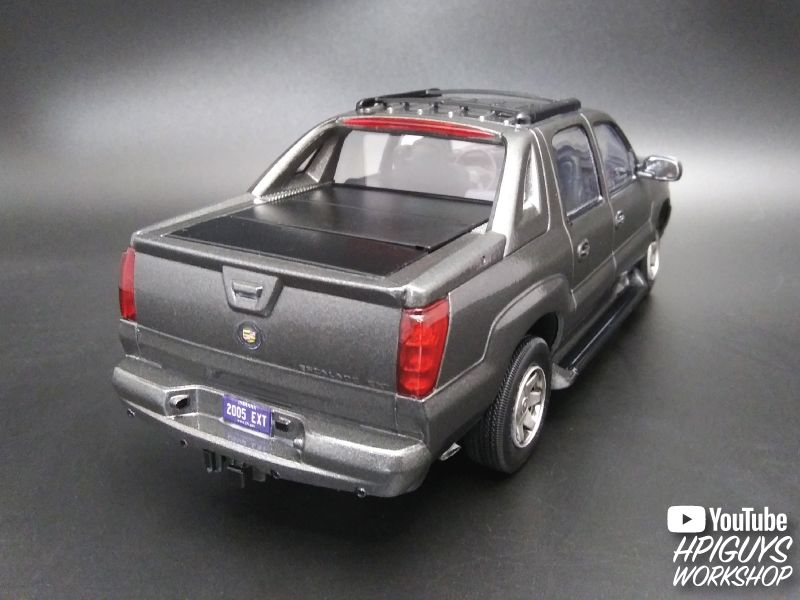 AMT 1/25 Scale 2005 Cadillac Escalade EXT