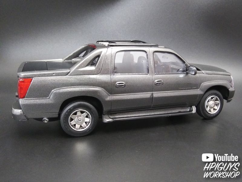 AMT 1/25 Scale 2005 Cadillac Escalade EXT