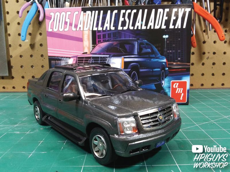 AMT 1/25 Scale 2005 Cadillac Escalade EXT - Click Image to Close