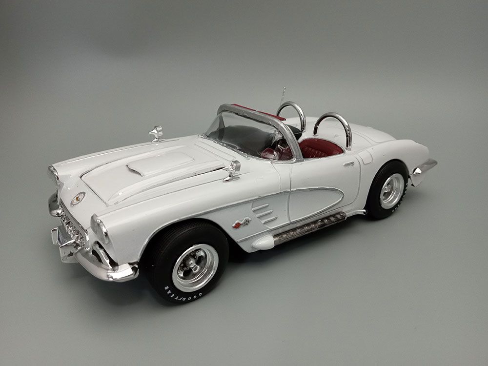 AMT 1/25 1960 Chevrolet Corvette Model Kit (Level 2) - Click Image to Close