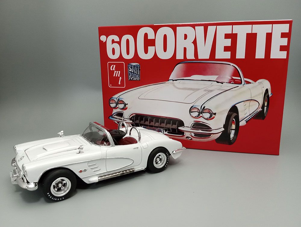 AMT 1/25 1960 Chevrolet Corvette Model Kit (Level 2) - Click Image to Close