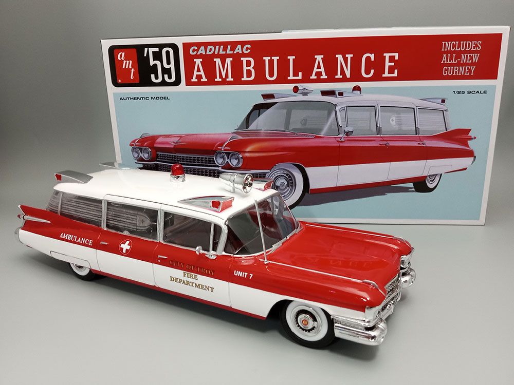 AMT 1/25 1959 Cadillac Ambulance With Gurney - Click Image to Close