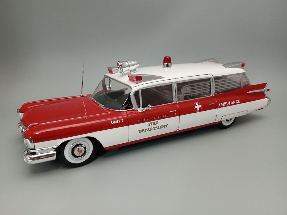 AMT 1/25 1959 Cadillac Ambulance With Gurney - Click Image to Close