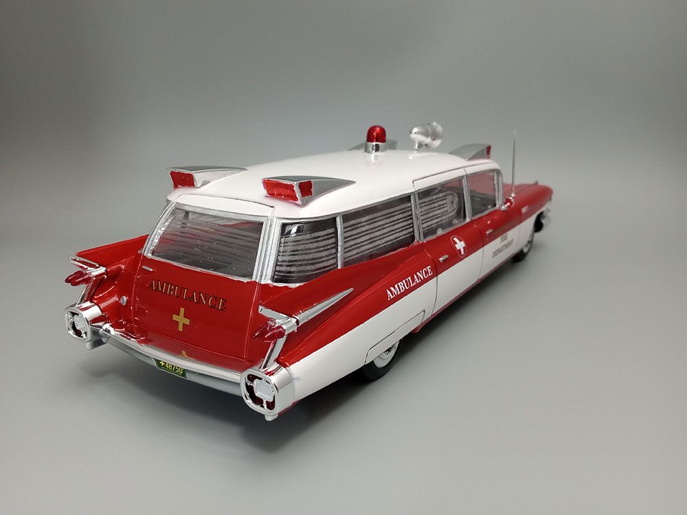 AMT 1/25 1959 Cadillac Ambulance With Gurney - Click Image to Close