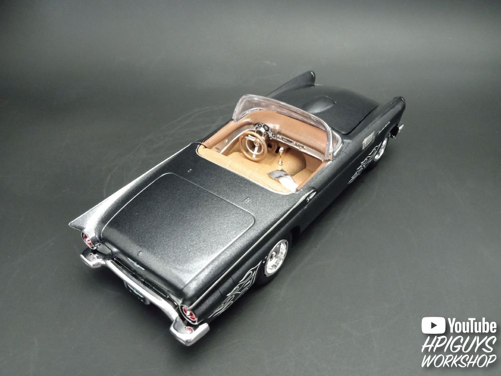 AMT 1/25 1957 Ford Thunderbird