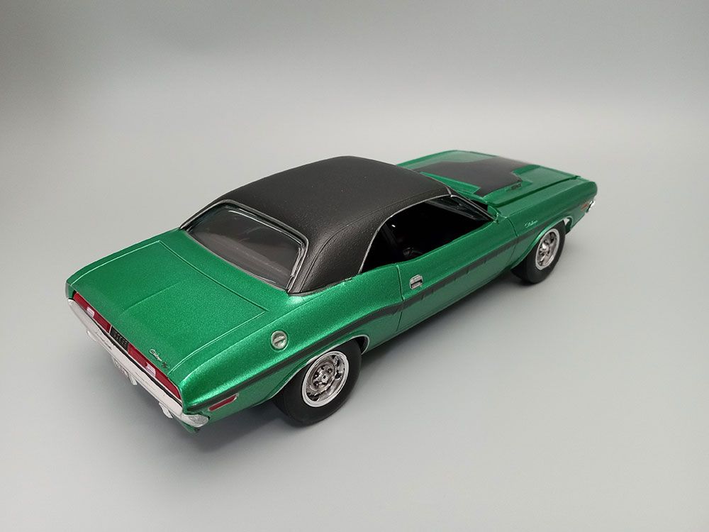 AMT 1/25 1970 Dodge Challenger USPS