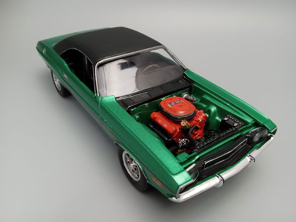 AMT 1/25 1970 Dodge Challenger USPS