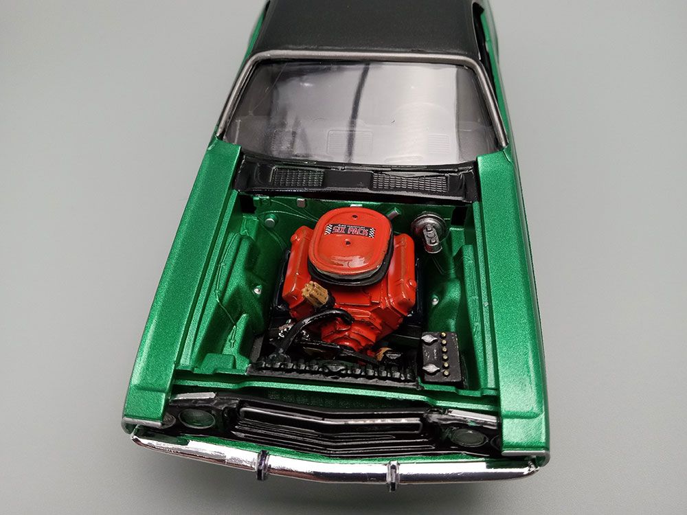 AMT 1/25 1970 Dodge Challenger USPS