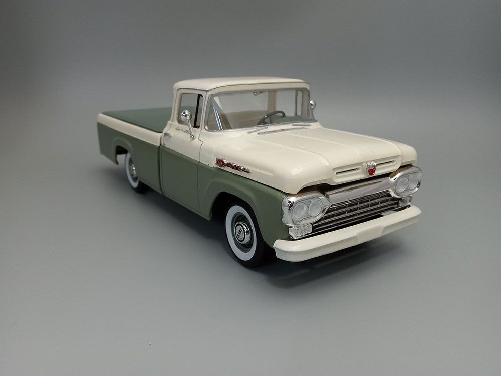 AMT 1/25 1960 Ford F-100 Pickup With Trailer (New Tooling) - Click Image to Close