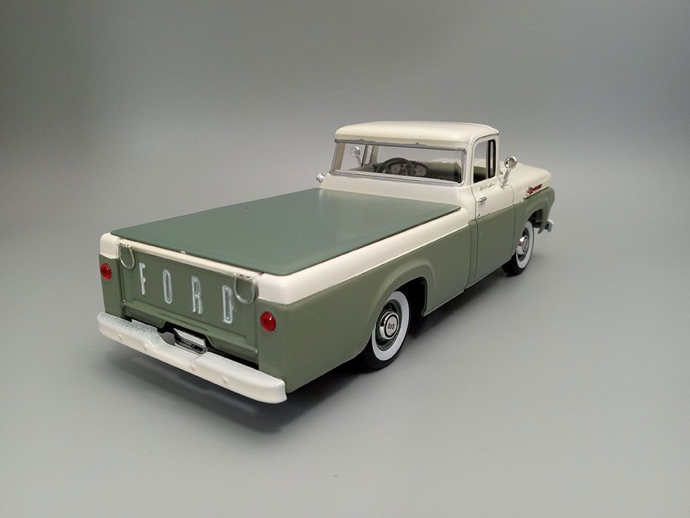 AMT 1/25 1960 Ford F-100 Pickup With Trailer (New Tooling) - Click Image to Close