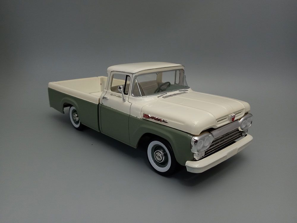 AMT 1/25 1960 Ford F-100 Pickup With Trailer (New Tooling) - Click Image to Close