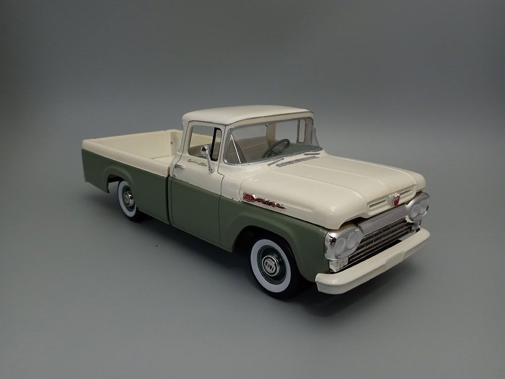 AMT 1/25 1960 Ford F-100 Pickup With Trailer (New Tooling)