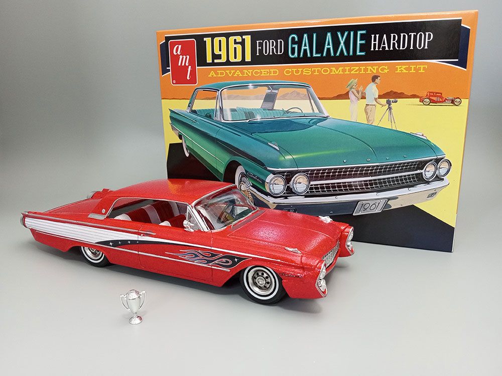 AMT 1/25 1961 Ford Galaxie Hardtop - Click Image to Close