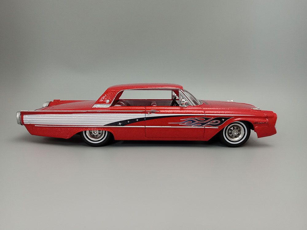 AMT 1/25 1961 Ford Galaxie Hardtop