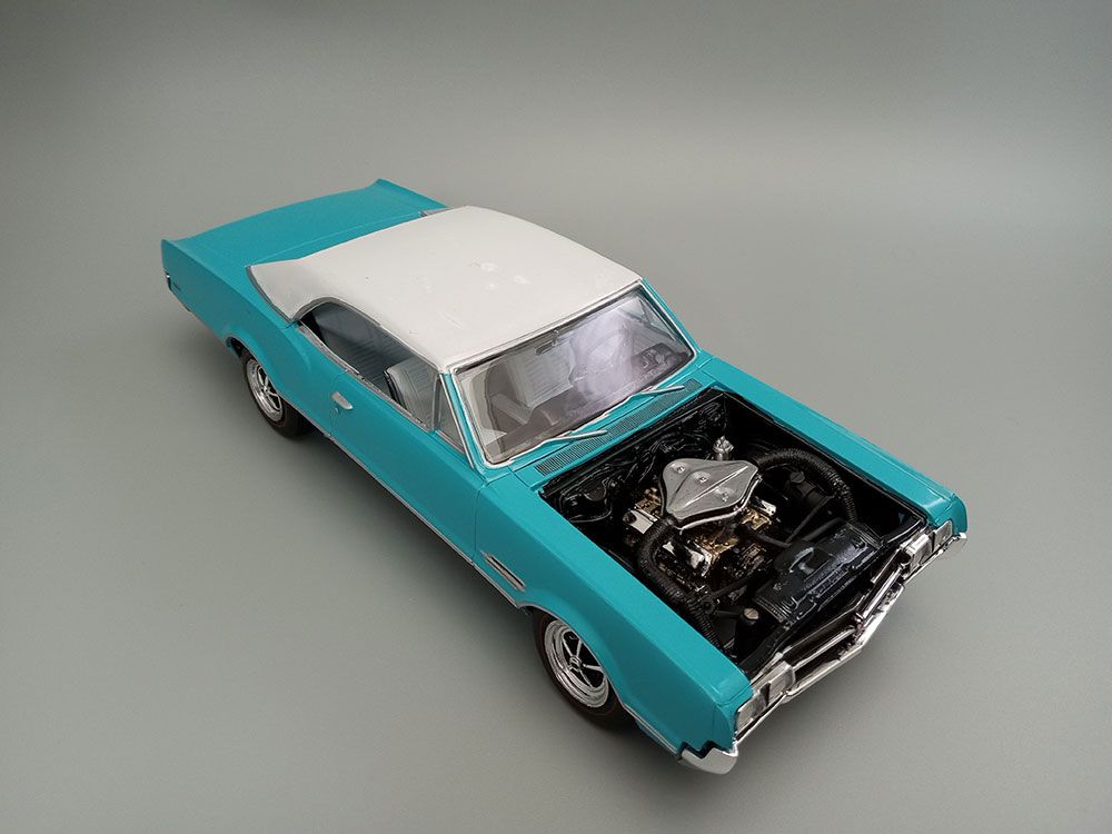 AMT 1/25 1966 Olds 442 Hardtop Model Kit