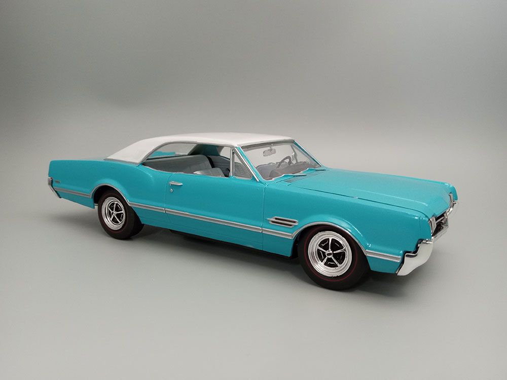 AMT 1/25 1966 Olds 442 Hardtop Model Kit