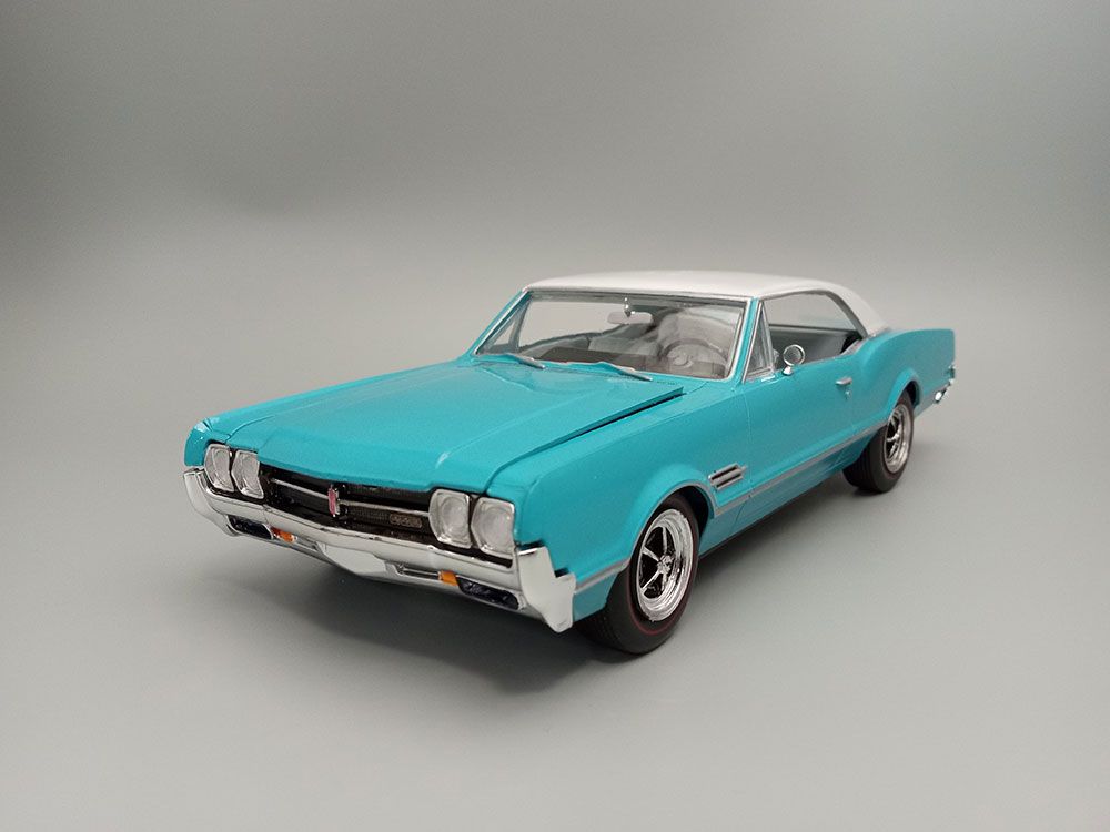 AMT 1/25 1966 Olds 442 Hardtop Model Kit