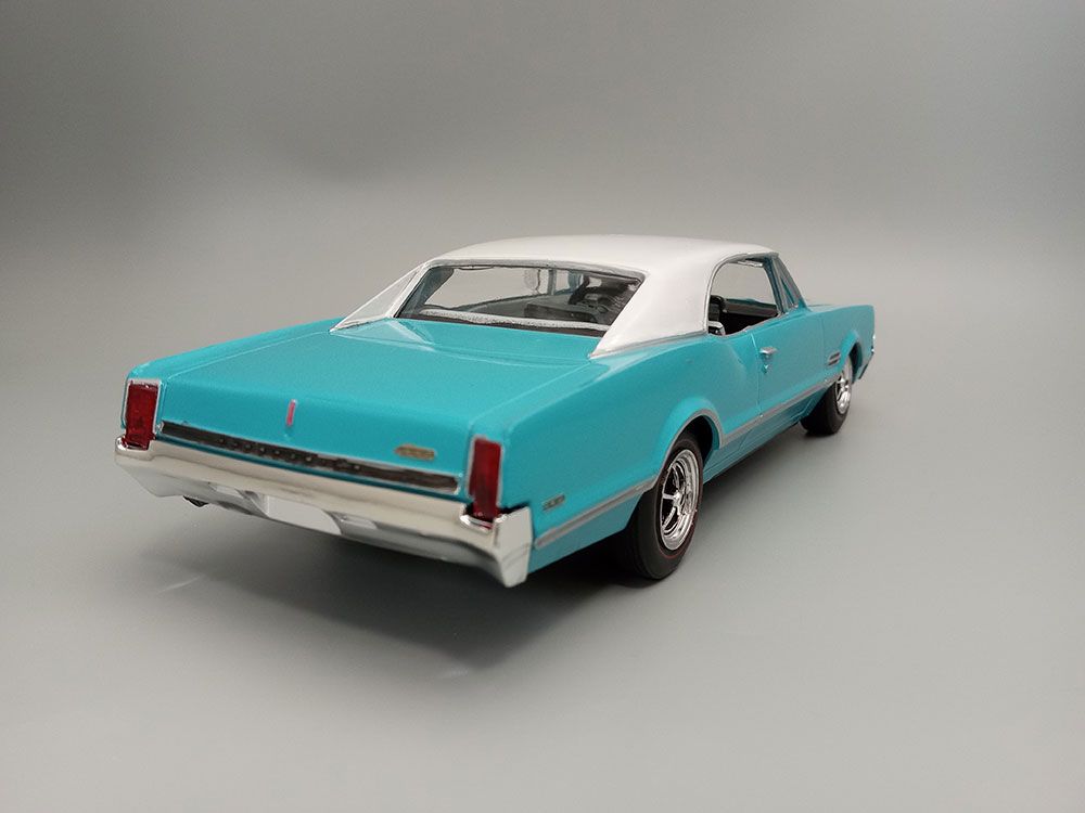 AMT 1/25 1966 Olds 442 Hardtop Model Kit