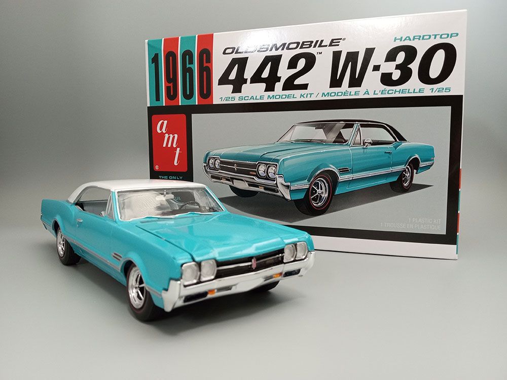 AMT 1/25 1966 Olds 442 Hardtop Model Kit