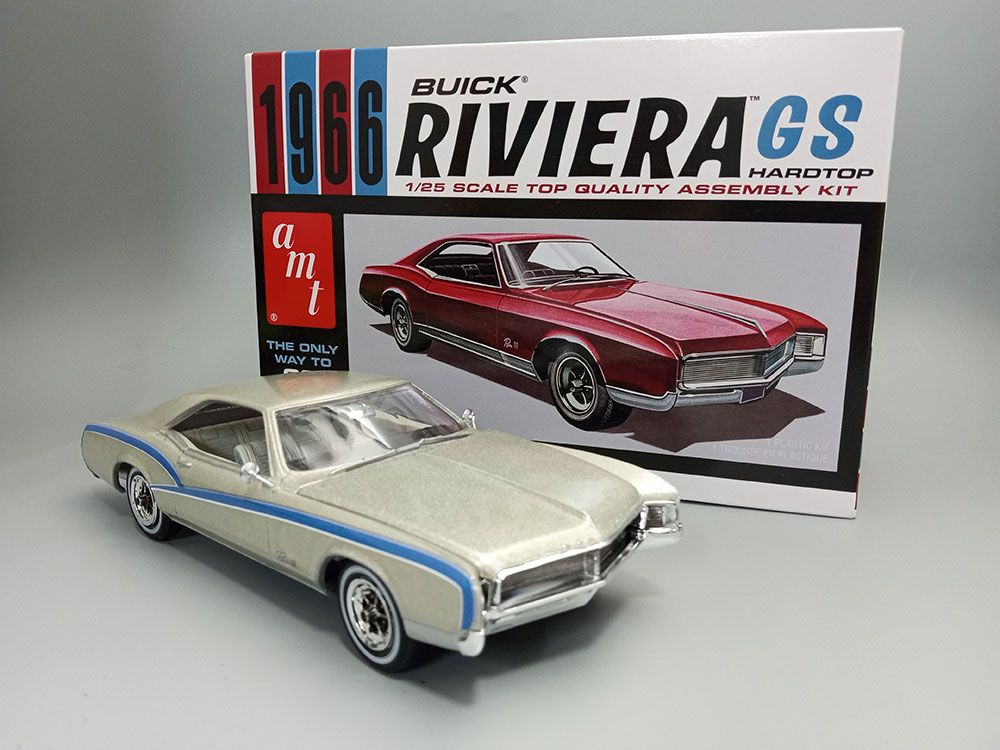 AMT 1/25 1966 Buick Riviera GS (Level 2) - Click Image to Close