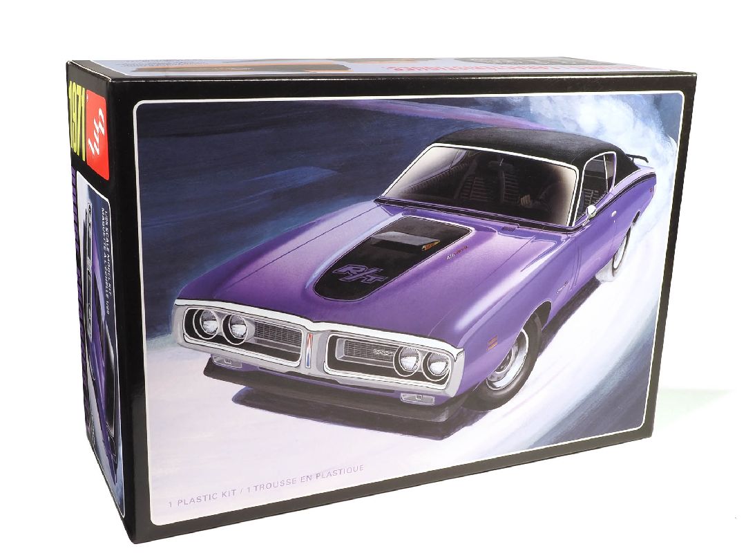 AMT 1/25 1971 Dodge Hemi Charger R/T