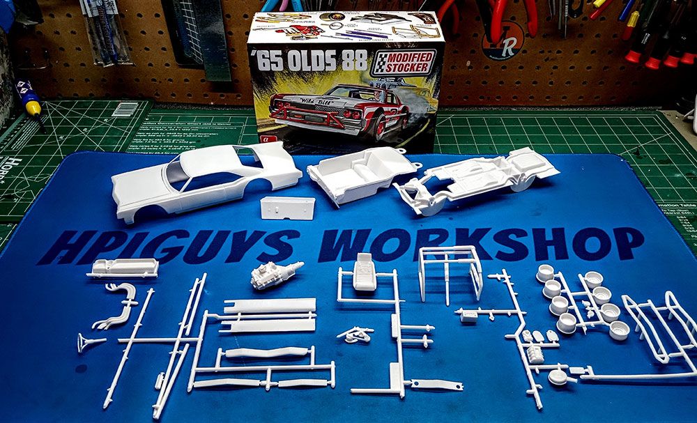 AMT 1965 Olds 88 Modified Stocker 1/25 Model Kit (Level 2)