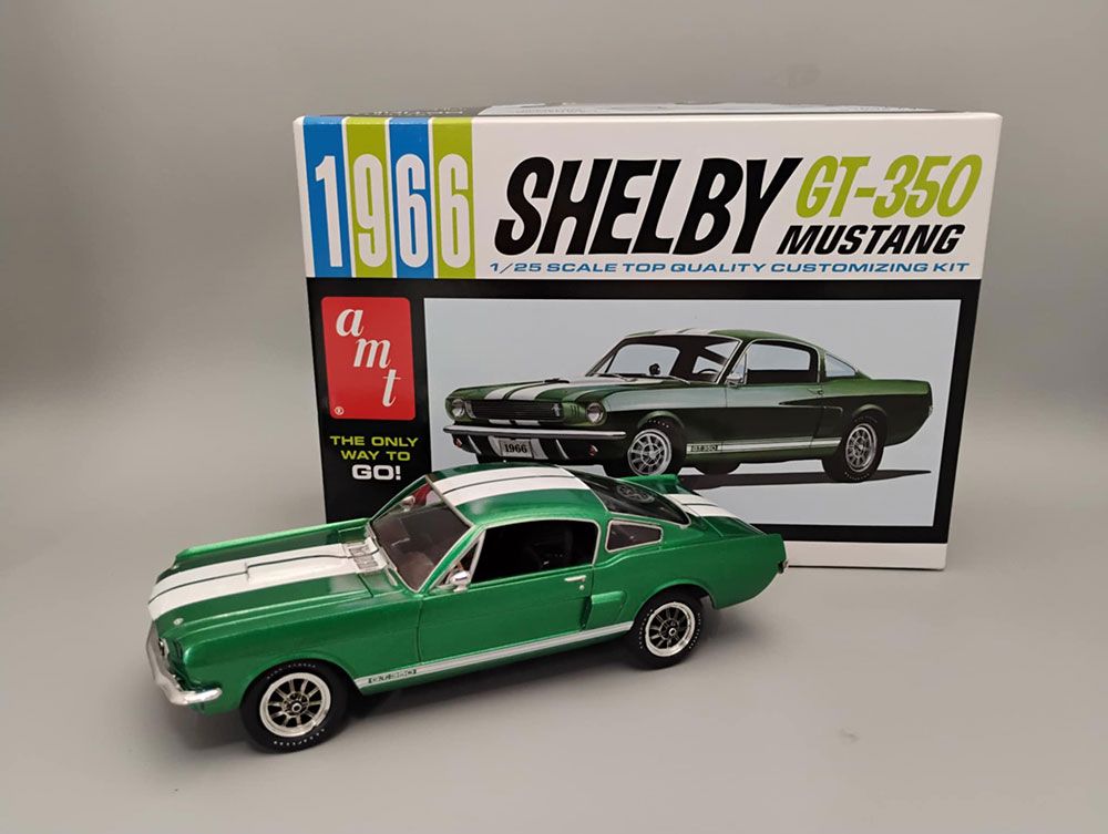 AMT 1/25 1966 Shelby Mustang 350GT Model Kit (Level 2)