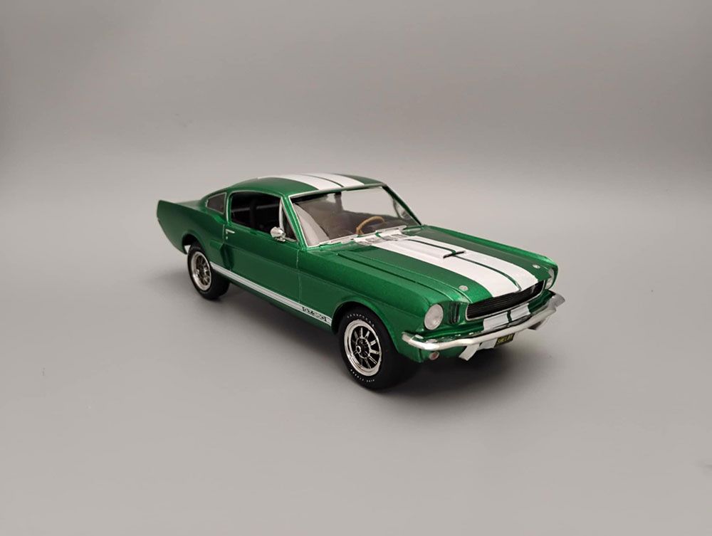AMT 1/25 1966 Shelby Mustang 350GT Model Kit (Level 2)